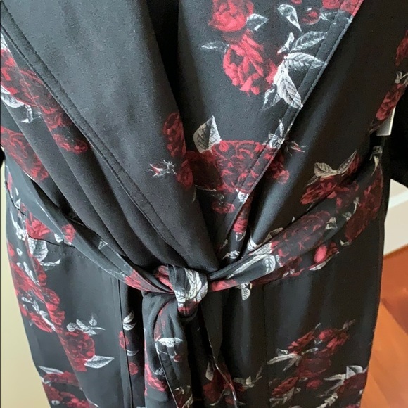 NEW....KENZIE long, lightweight floral trench. - Picture 4 of 7